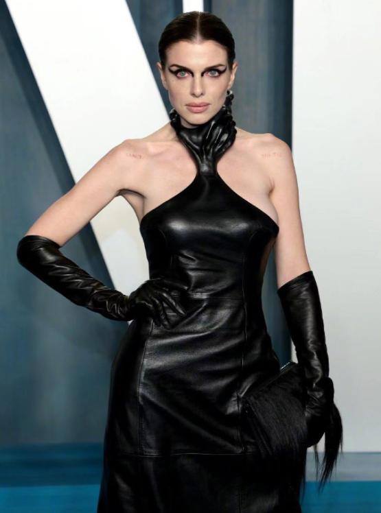 奥斯卡造型太浮夸!有人戴400万钻石手镯,有人胸口仅一条布带