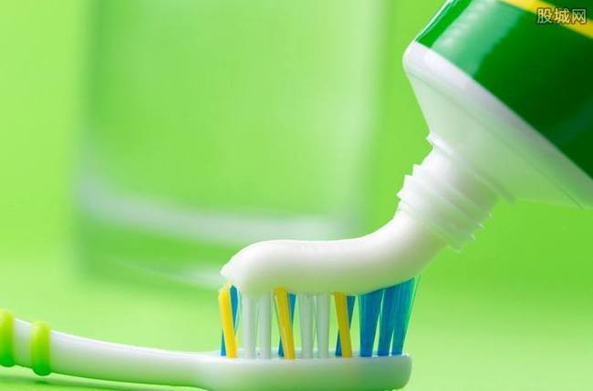 怎样洗去手上的油漆,怎么快速将衣服上的油漆清洗干净