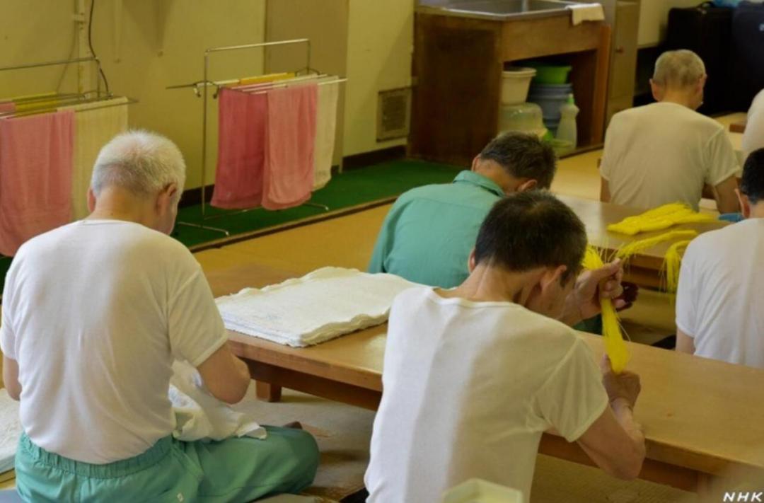 70岁阿姨送外卖,70岁送外卖