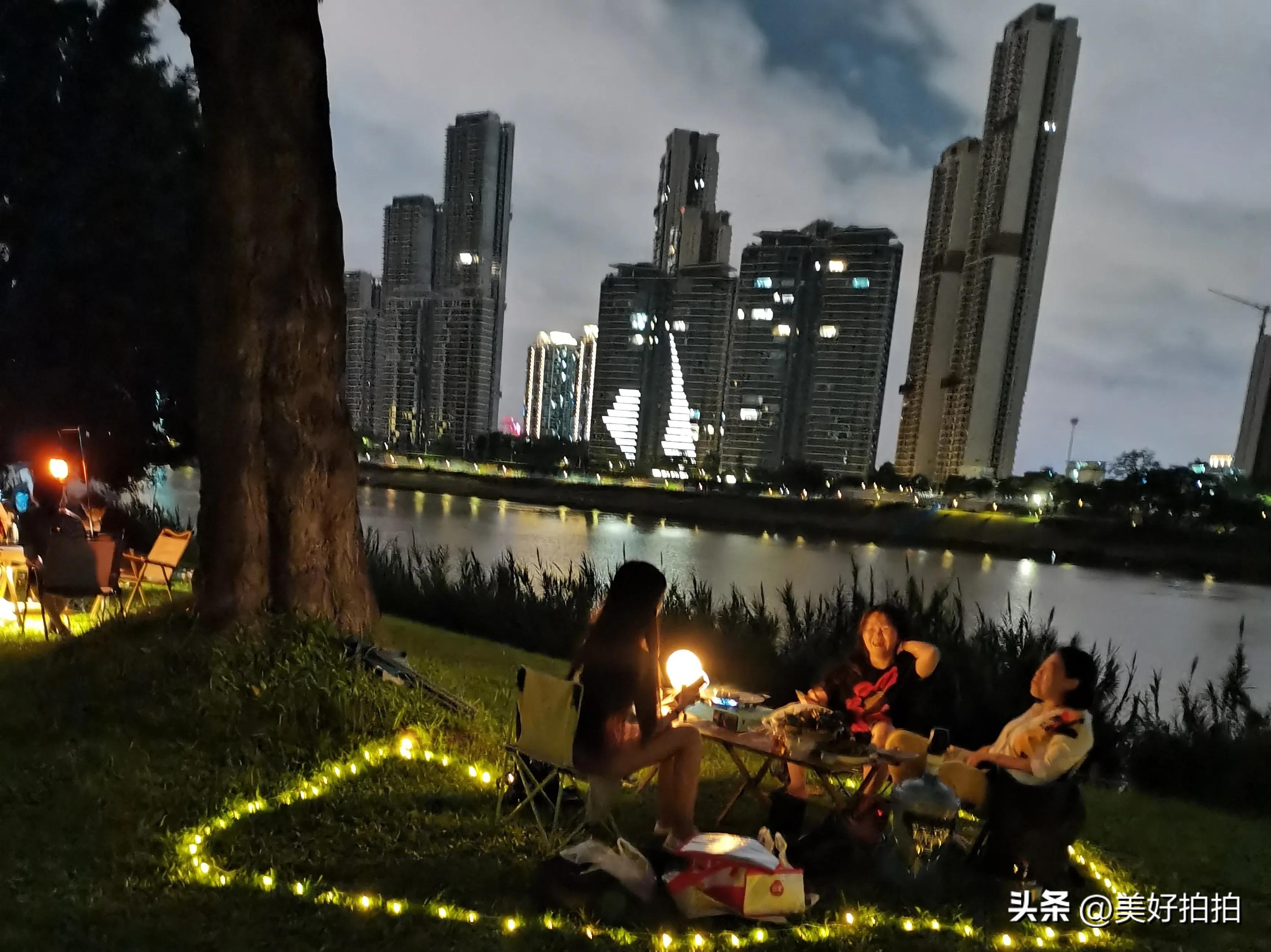 邕江边尽情放松,夜晚邕江边吹吹风