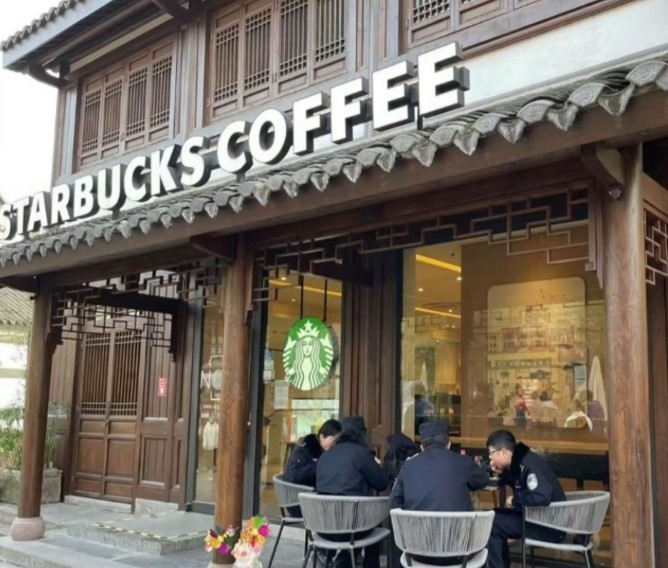 重庆星巴克驱赶警察事件媒体评论,重庆星巴克驱赶警察事件原因分析