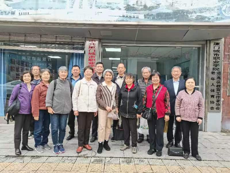 王老师送什么礼物给学生,圣诞节同学送给老师的神秘礼物