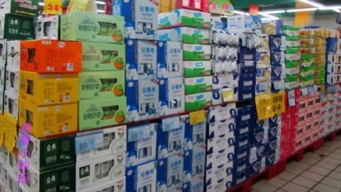 超市员工说漏嘴这4种牛奶不能买,超市牛奶箱封口没封口区别