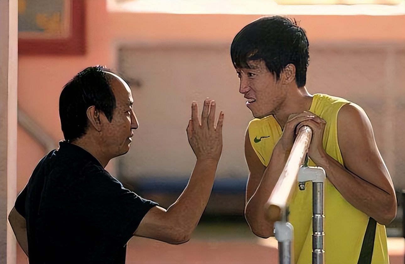 刘翔成为世界冠军的艰苦历程,世界冠军刘翔现在干什么呢