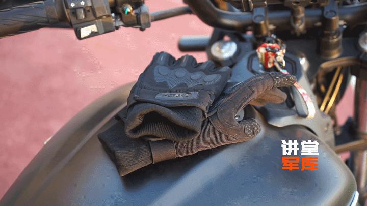 中国军队有战术手套吗,现役配发的战术手套