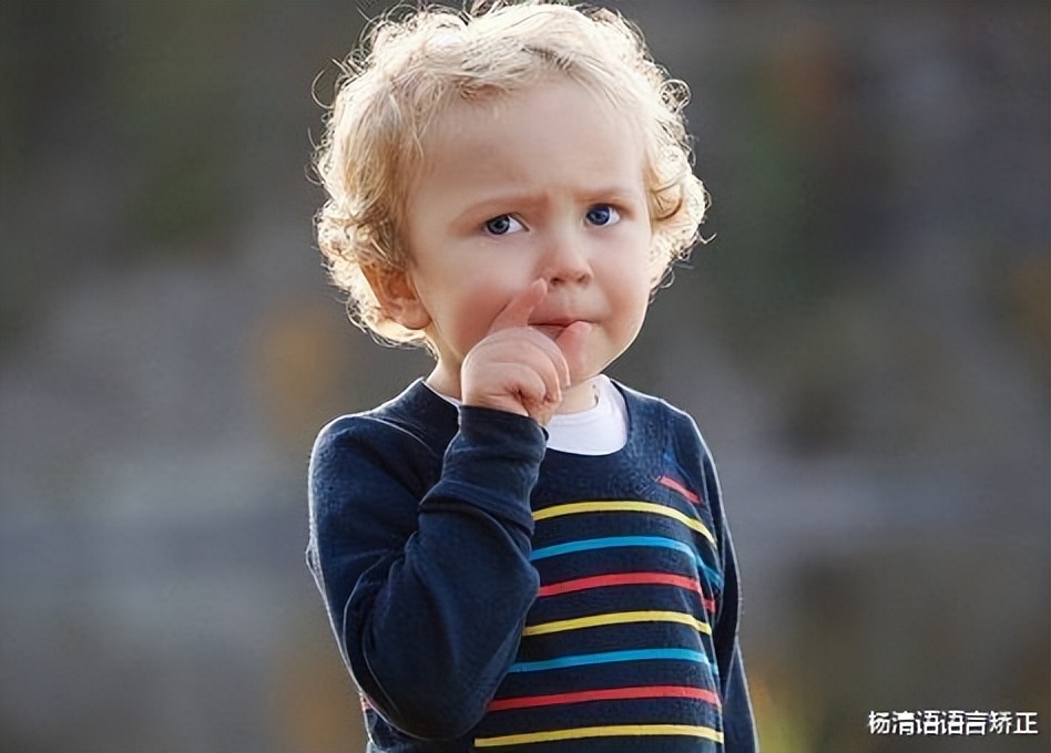 3岁小孩说话有点结巴怎么办,三岁宝宝突然说话结巴是缺营养吗