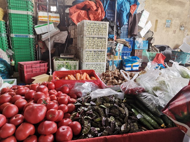 海底捞8块钱生菜，仅两片菜叶，女子疯狂吐槽，上热搜