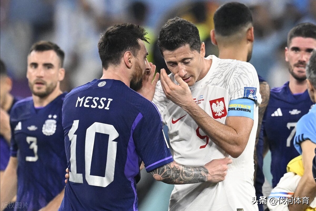 足坛十大神锋之莱万,波兰神锋莱万