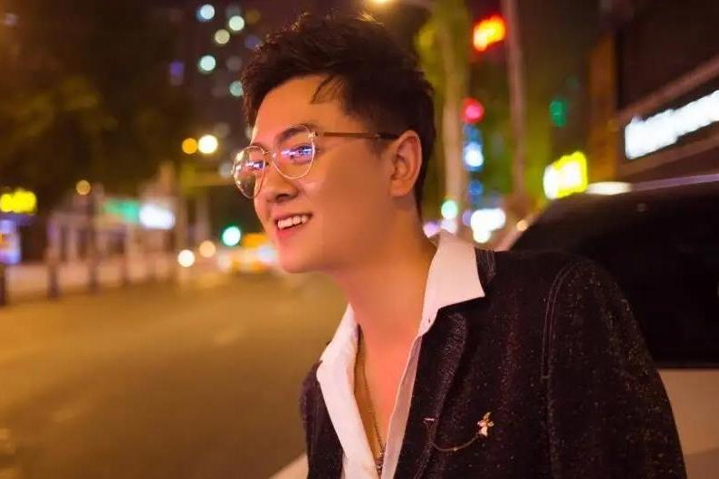 一年吸粉四千万的网红郭聪明,解密原相机下的千万网红郭聪明