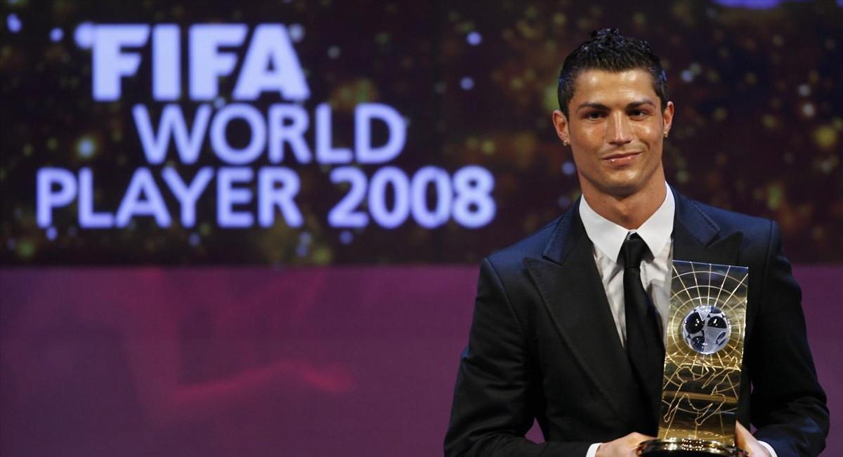 37岁的足球巨星c罗成功的背后,c罗一个不可替代的足球传奇