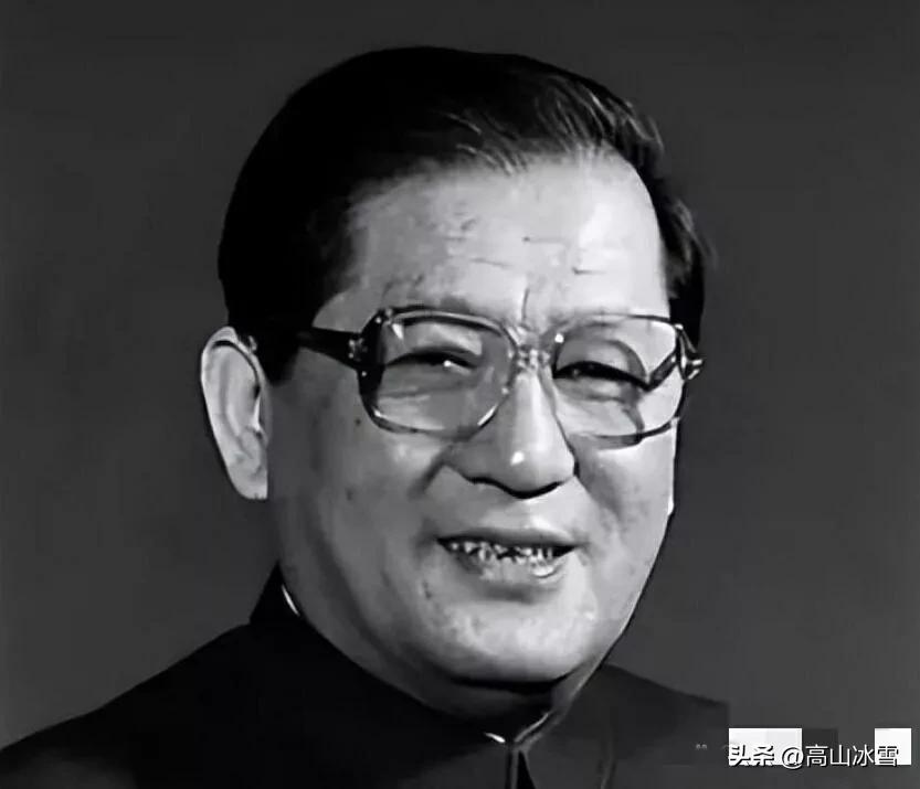 他曾担任3个直辖市市委书记，曾为周总理做过椅子，官至副国级