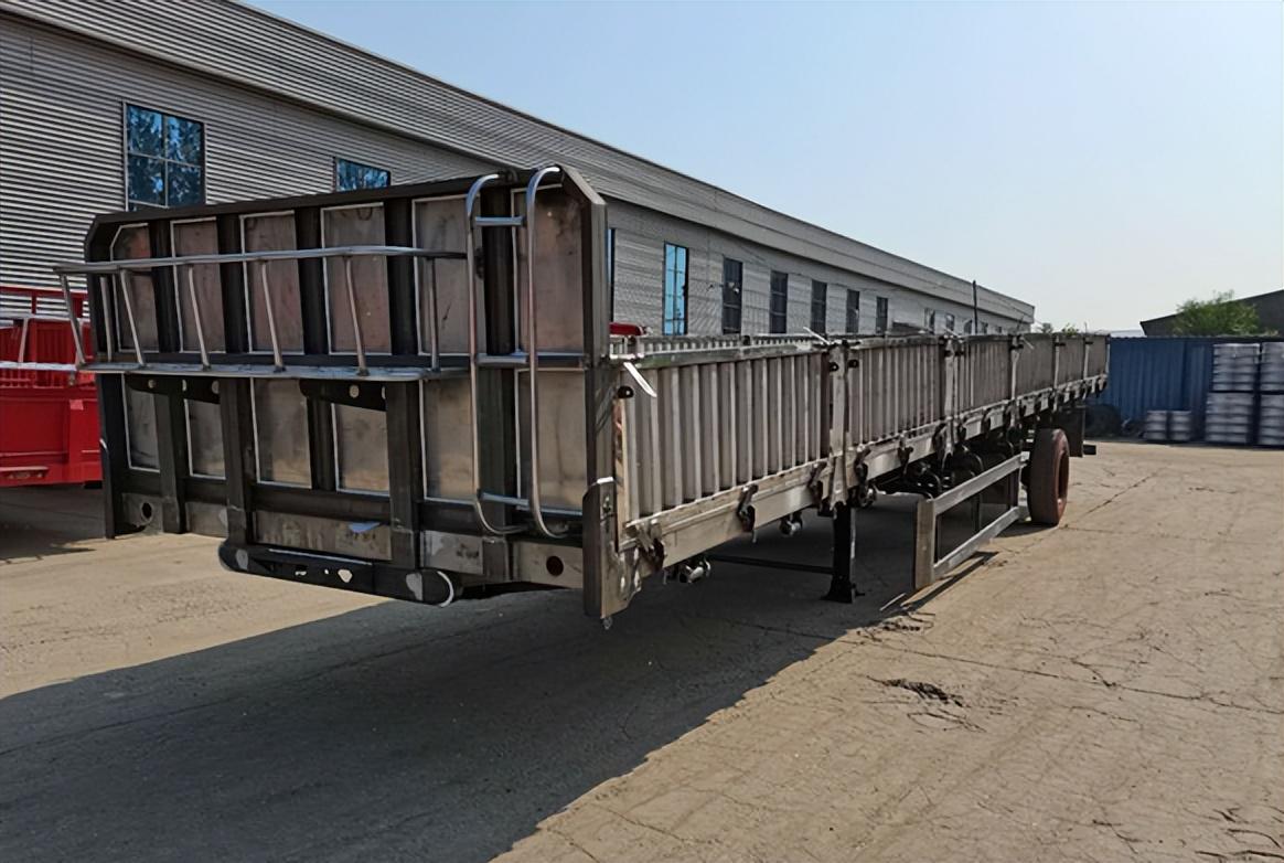 不锈钢做成的自卸半挂车？挂车界的“土豪”级车型