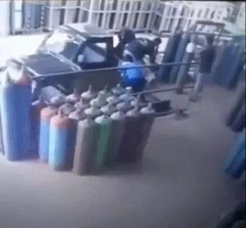 气瓶未设置防倾倒措施处罚,气瓶无防倾倒措施归谁管理