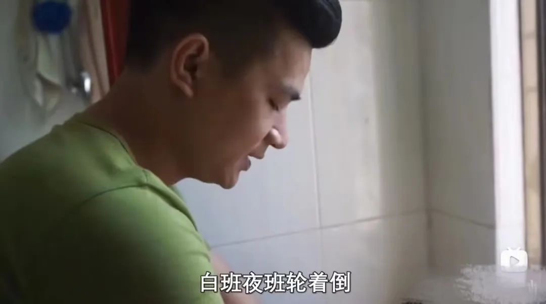 聊聊富士康的打工仔,富士康打工仔的图片