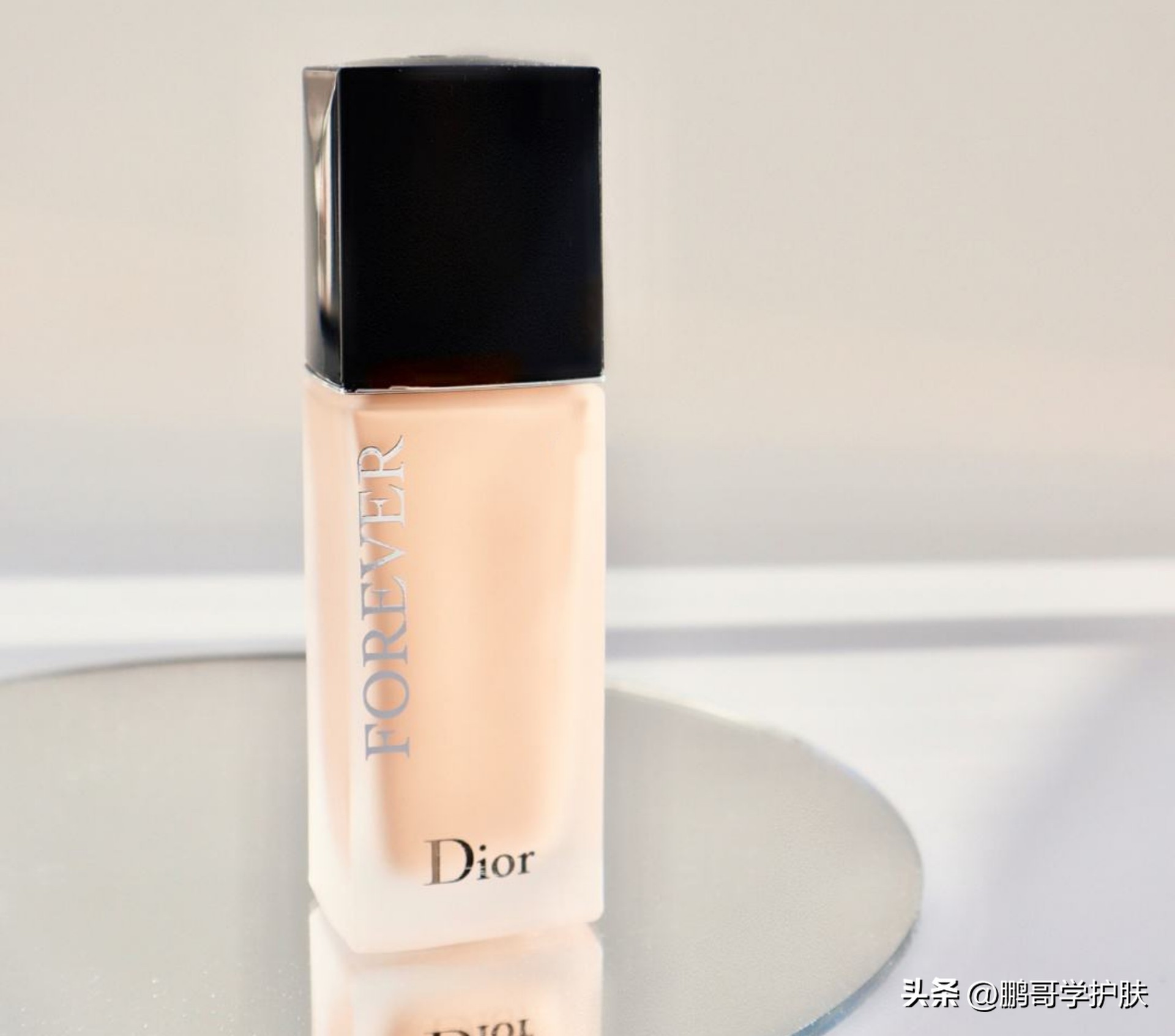 什么粉底液适合干皮不卡粉不脱妆,怎么选择一款适合混干皮的粉底液