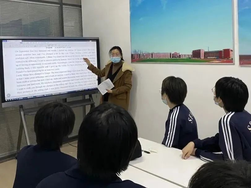 英语社团创新活动,疯狂英语社团活动报道