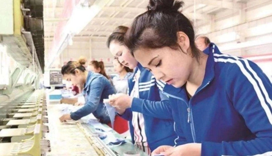 工厂老板每天工资多少正常,月薪5000双休和月薪1万单休