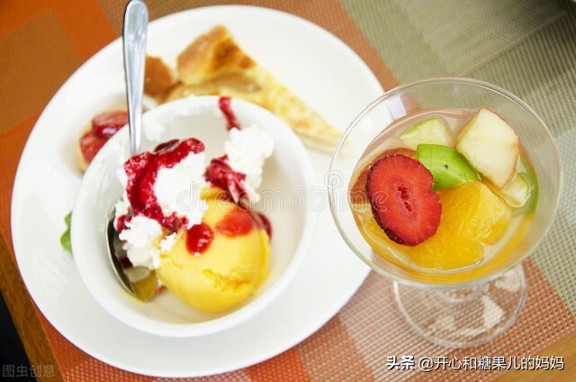 坐月子可以喝奶茶吃冰棍吗,坐月子可以吃雪糕吧