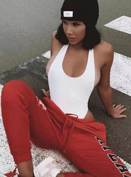 穿连体衣怎么上厕所比较方便,倒三角式连体衣怎么上厕所