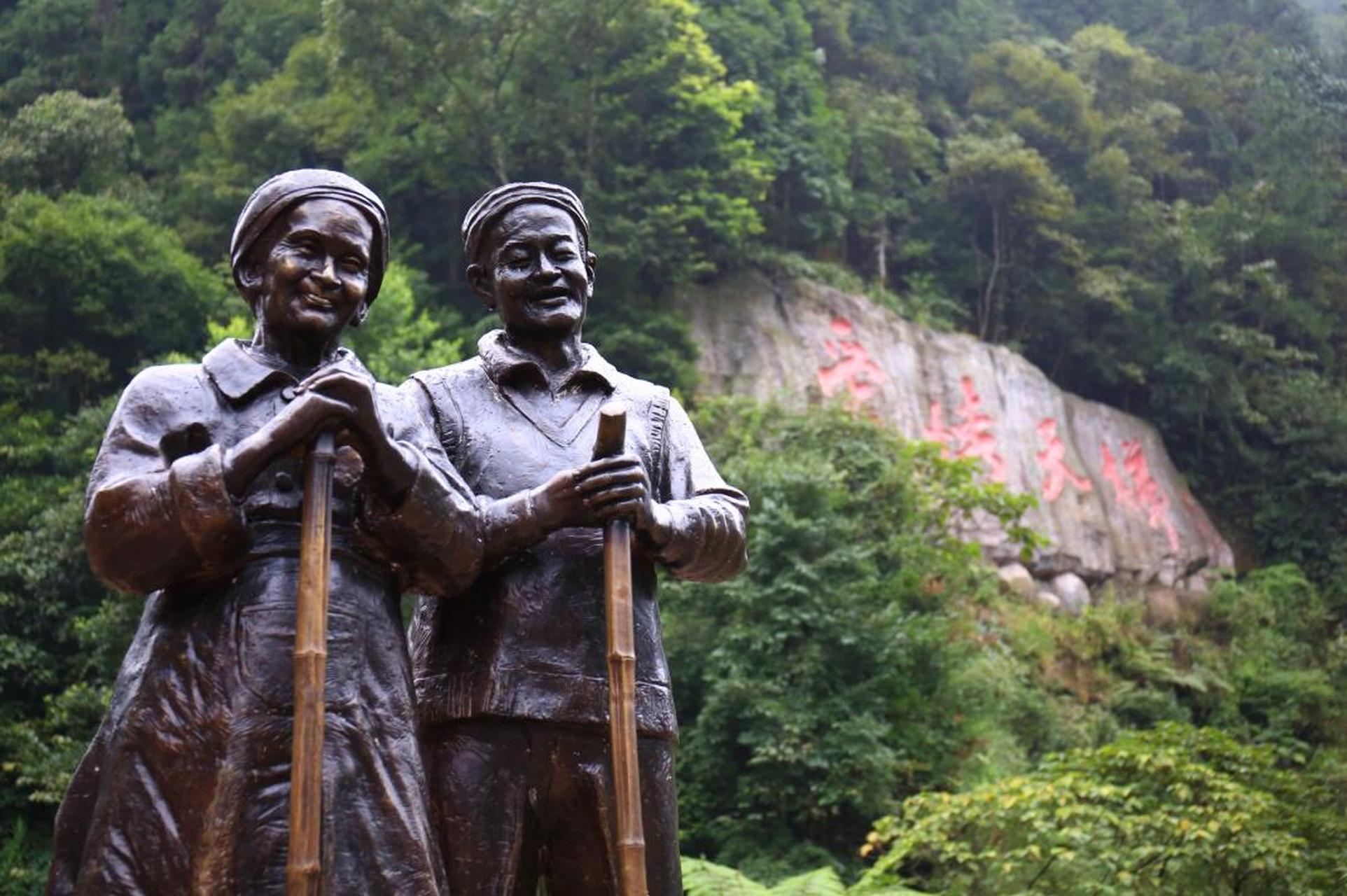 19岁小伙和寡妇私奔50年,19岁小伙与寡妇私奔50年完整版