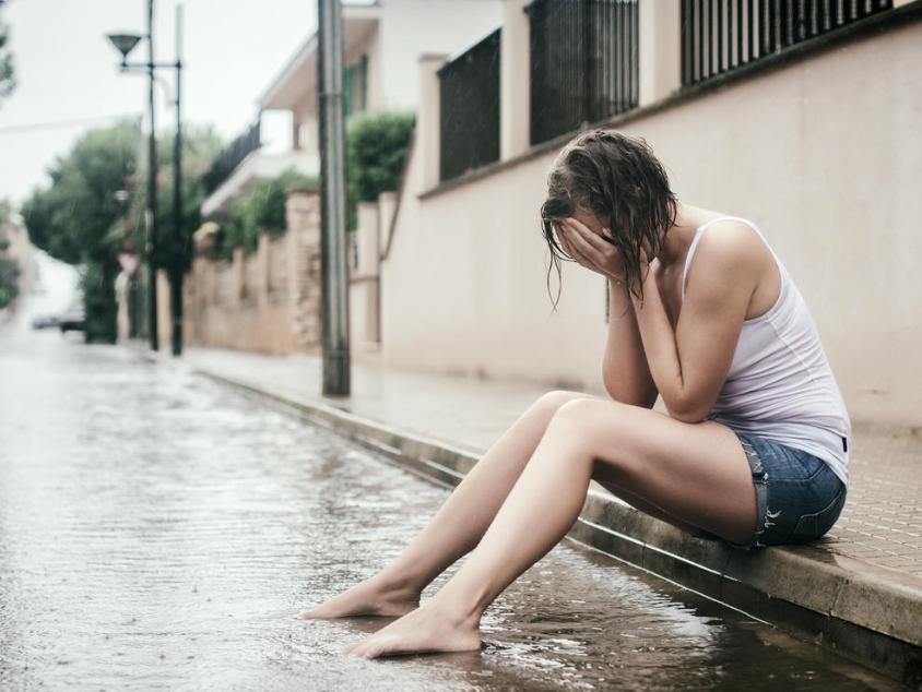 骞夸笢楂樻牎鑰佸笀杞﹀唴鍑鸿建琚姄,骞夸笢楂樻牎鑰佸笀鍑鸿建琚姄鐜拌鍚庣画