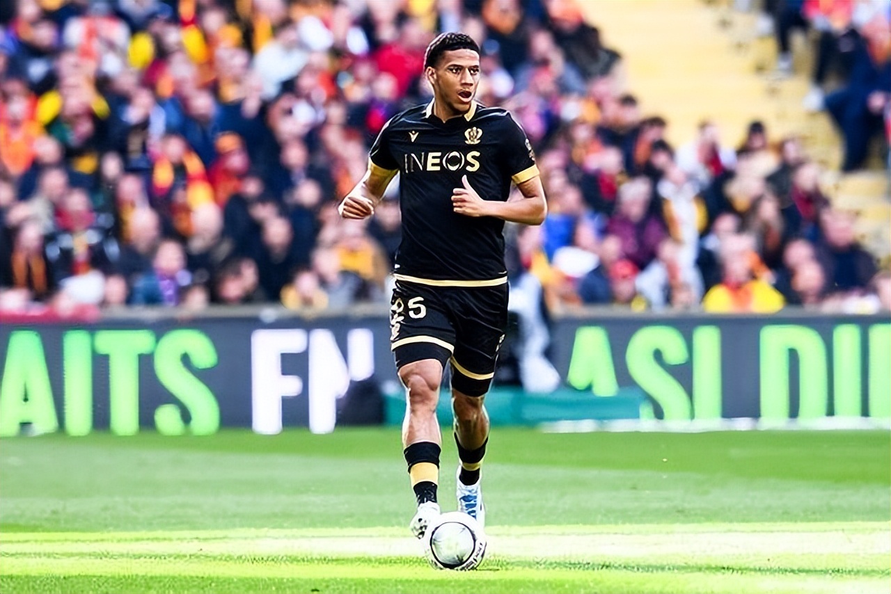 梅西掌击对手巴萨生涯首次染红,活久见投进2球