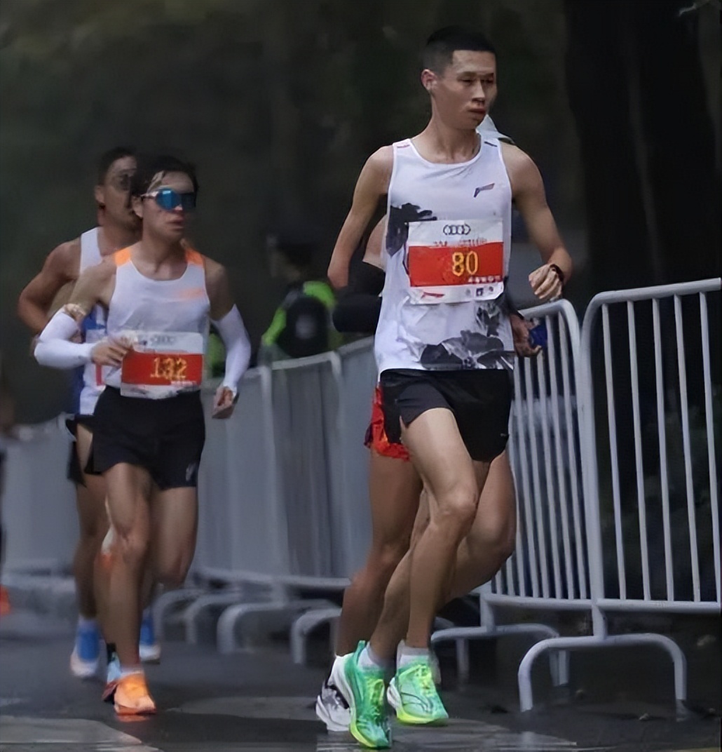 不得不服！他们比日足还热血，盘点跑圈11月又燃又励志的跑马故事