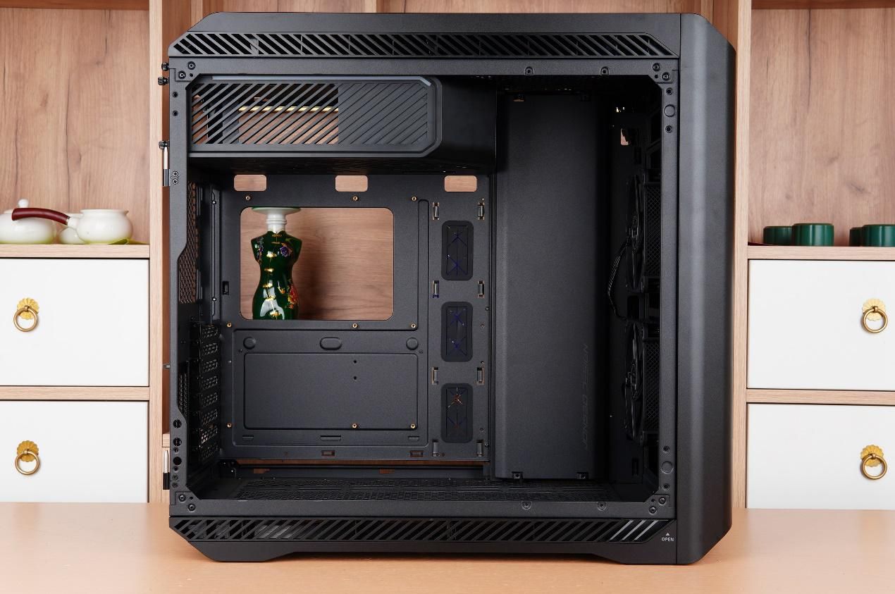 可以装多个硬盘的主机箱,带可插拔硬盘盒的主机