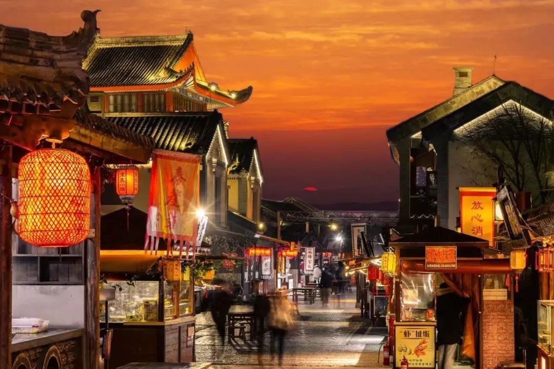 美！青山绿水间，留下一抹齐鲁红！