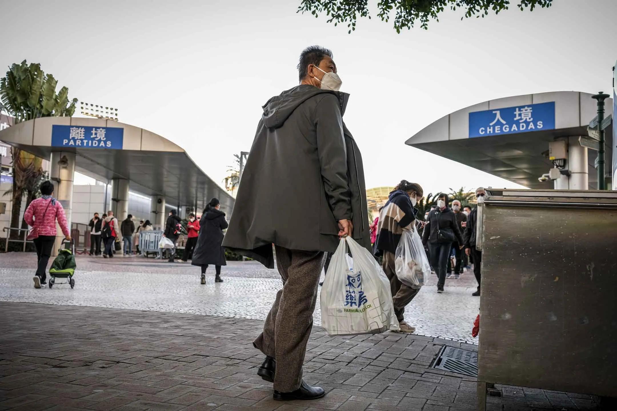 只要有差价，什么都有人带：拱北口岸那些夹带“私货”的人