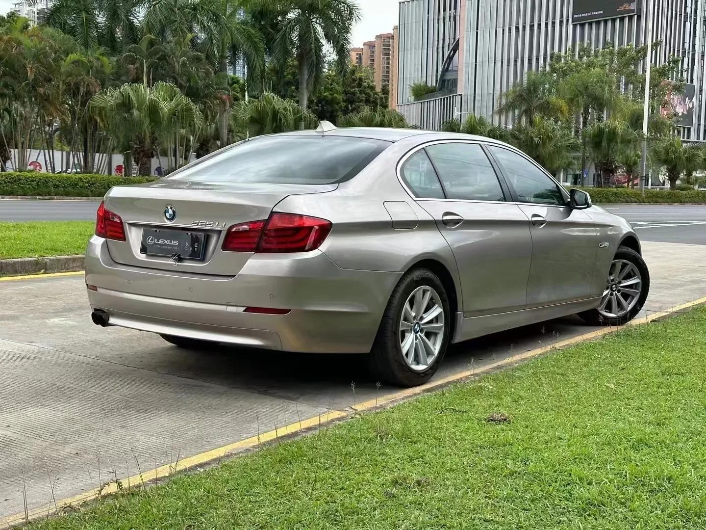 宝马525Li2.0T自动豪华版,宝马525li2.0几缸