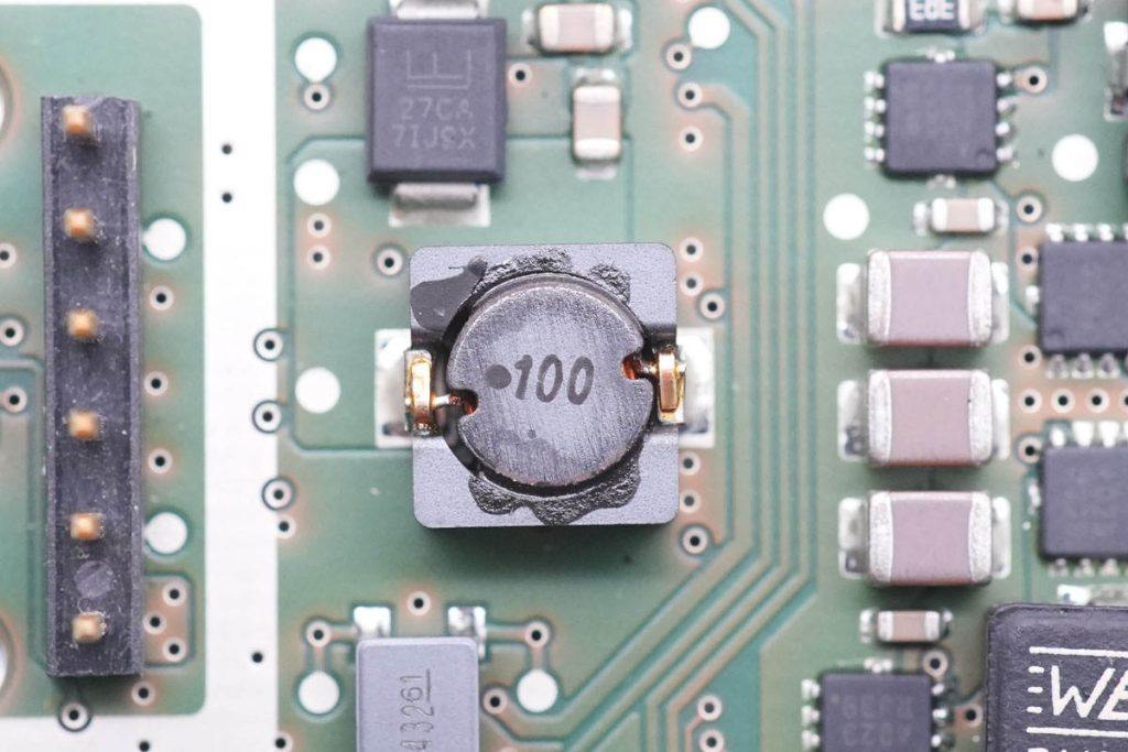 宝马5系无线充电拆解,宝马5系充电器怎么拆