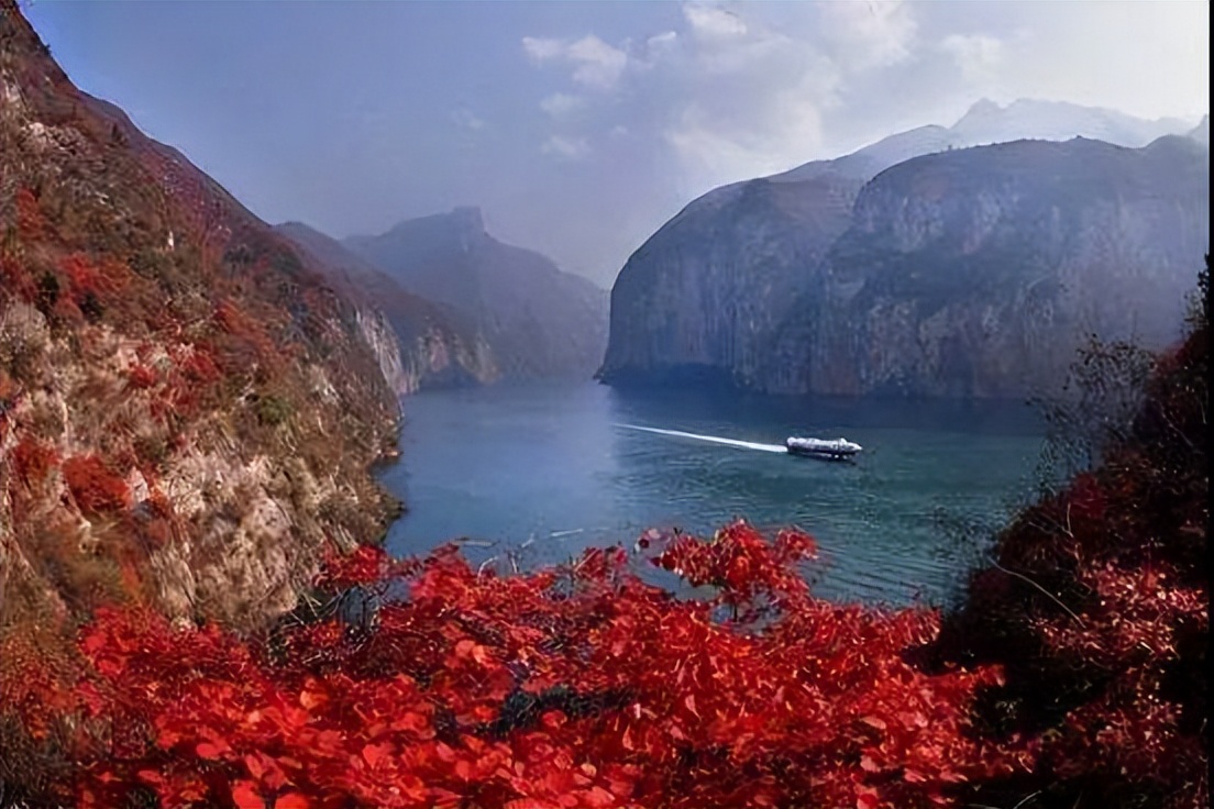 李白渡荆门送别中的思乡之情,李白出蜀入楚时的豪迈