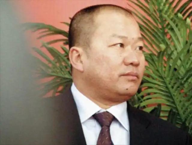 包头首富金利斌：24岁靠摆地摊起家，20年狂赚25亿，44岁选择自杀