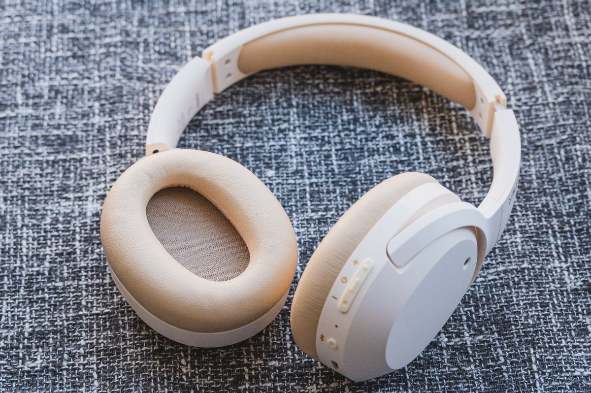 旅行中必带的三件东西,旅行必备10件神器降噪耳机