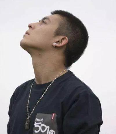 男明星剃寸头过程视频,最帅寸头短头发男明星