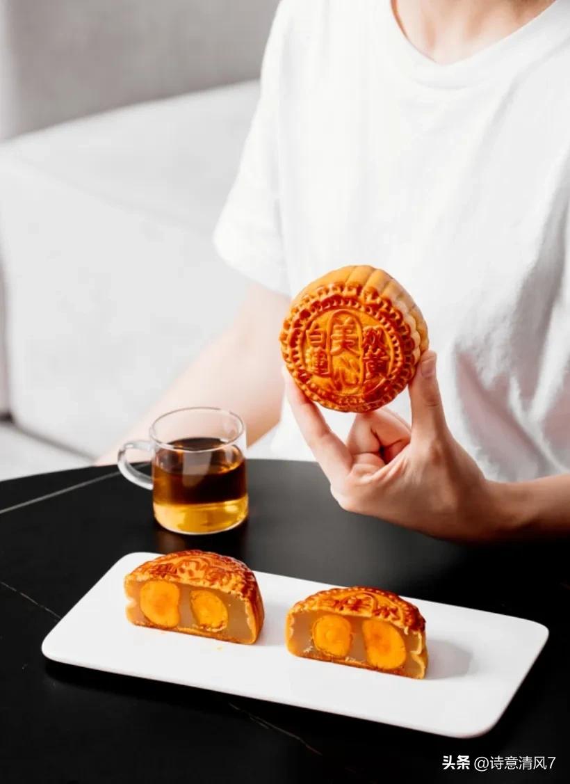 香港美心流沙奶黄馅月饼,美心月饼和华美月饼对比