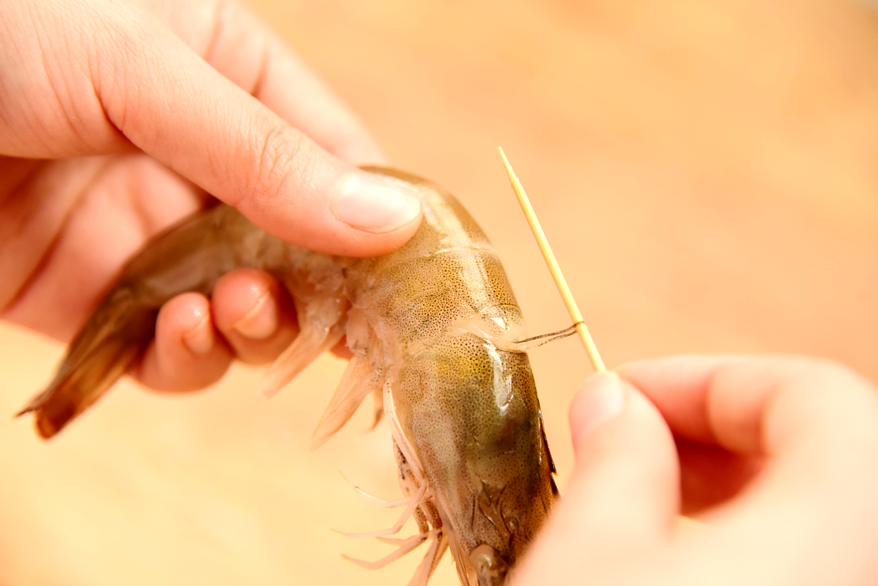 虾身上的虾线为什么不能吃,虾线到底是不是虾的粪便呢