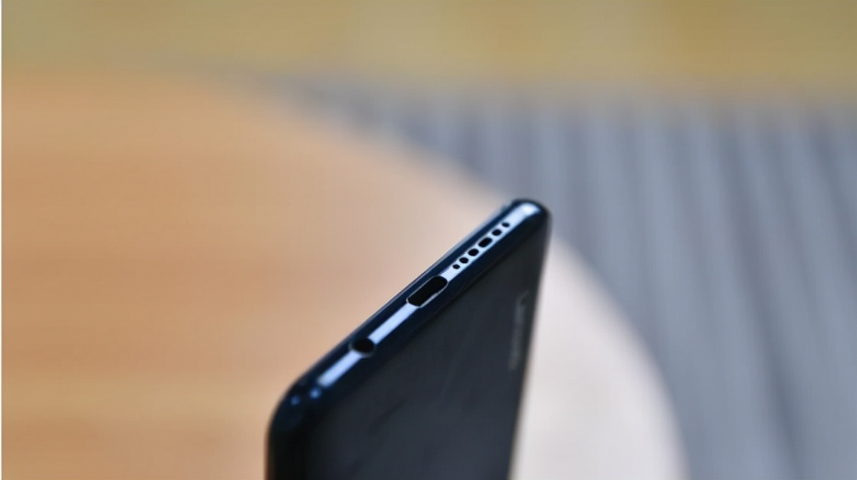 苹果手机和htc手机音质哪个好,htc双扬声器的手机有哪些