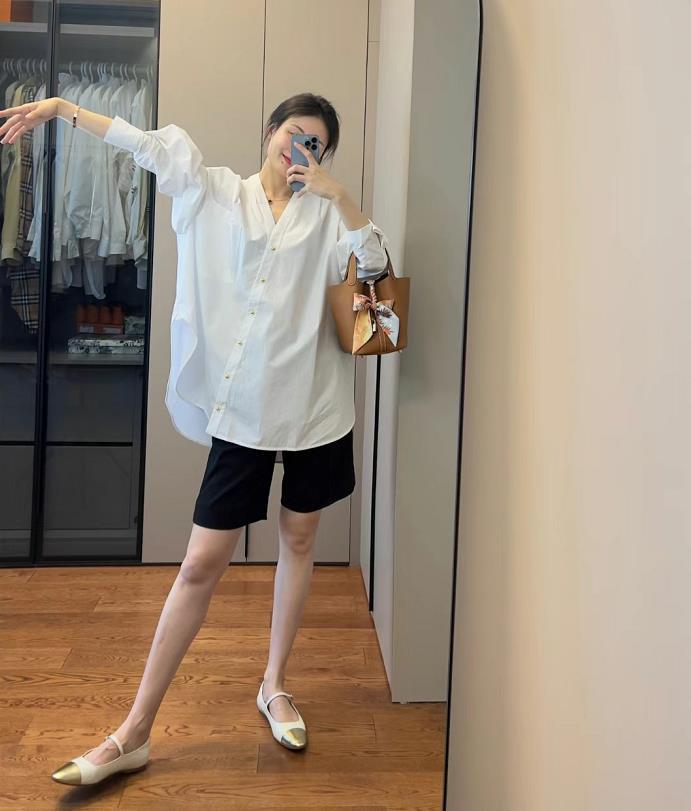 衬衫的两种穿搭法好看又高级,白衬衫牛仔裤搭配出高级感学生