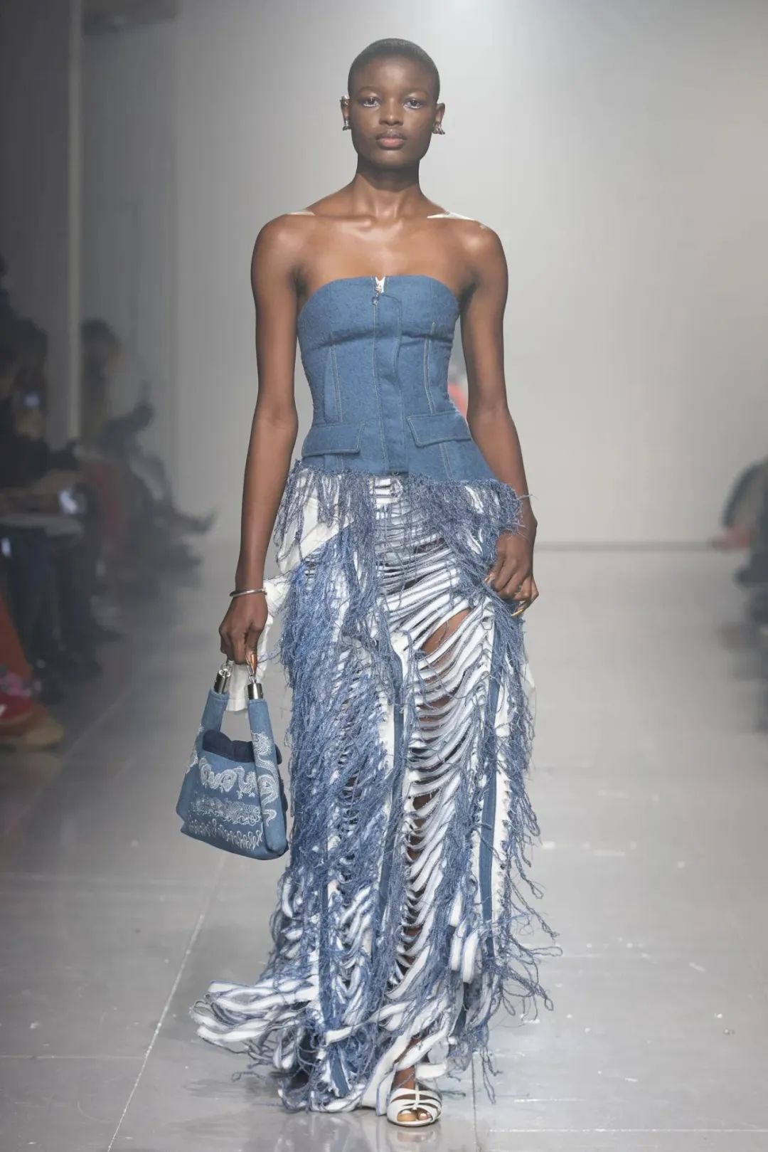 2022春夏伦敦时装周解读,2023伦敦时装周全部图片