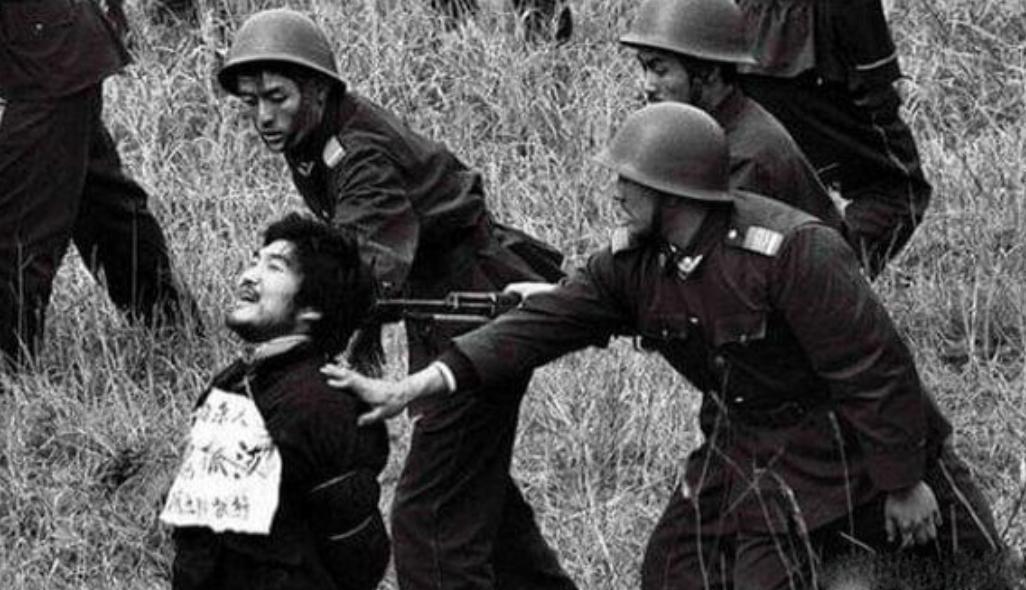 西安26人被判为死刑了吗,西安19岁女犯人被判死刑痛哭