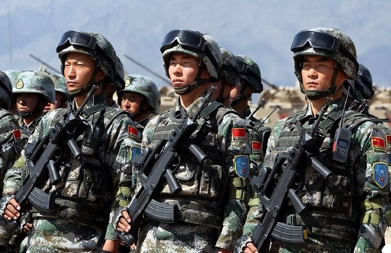 如今中国解放军一个师多少人,解放军一个师有多少人