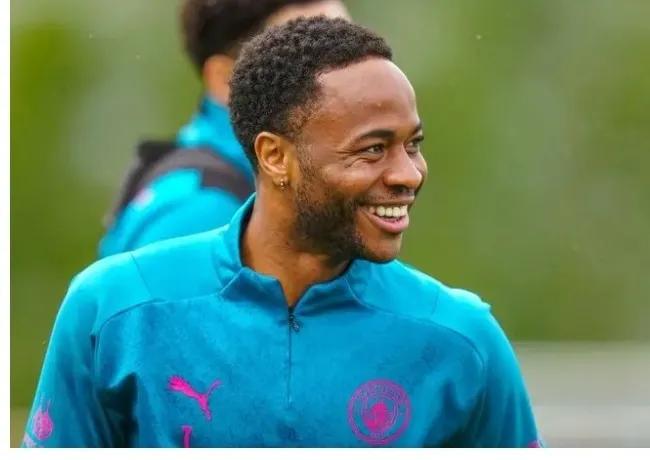 斯特林被铲球,斯特林被铲进球门