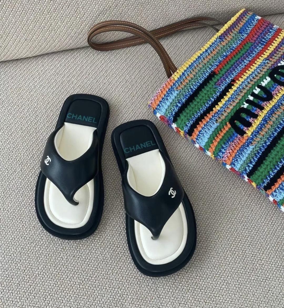 连ChanelVIP都买不到的,居然是一双拖鞋……