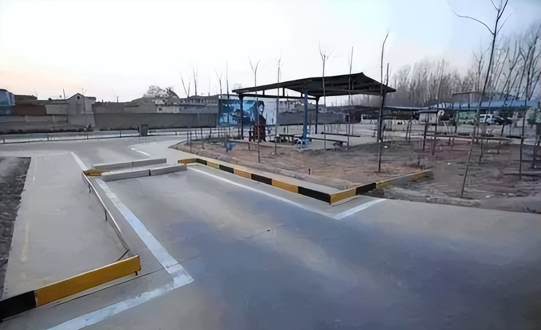 辽宁一男生被驾校女教练猥亵，*体下**受伤后说：那个女人像疯狗