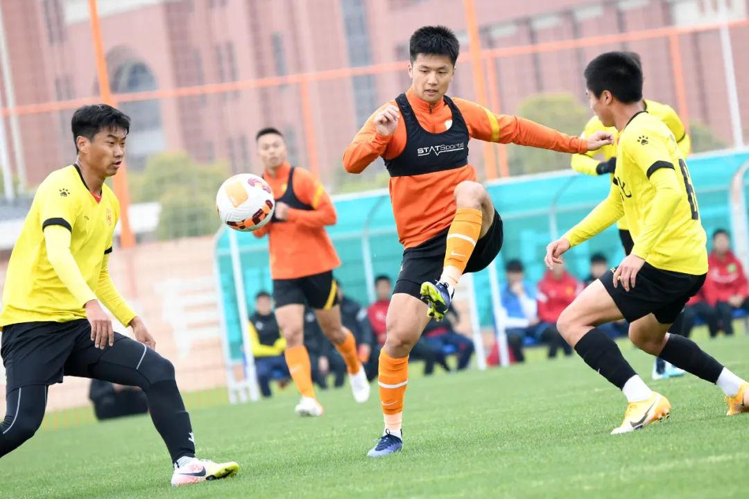 武汉队vs青岛队,武汉青年星足球队