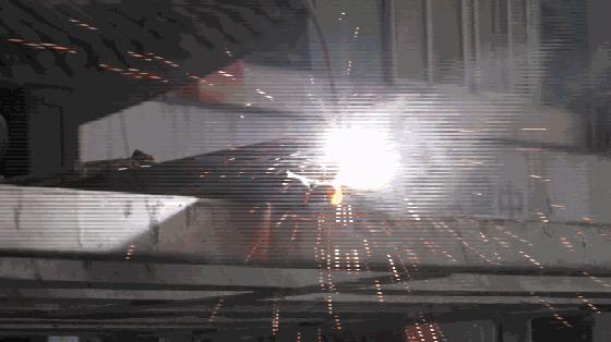 “呲啦”一响，网吧烧光！李某、熊某被行政拘留！