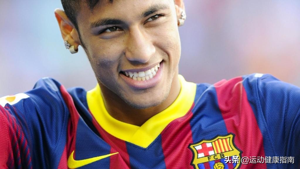 球场上奔跑的美好肉体，让女球迷疯狂的10大足球帅哥盘点，慎点哦