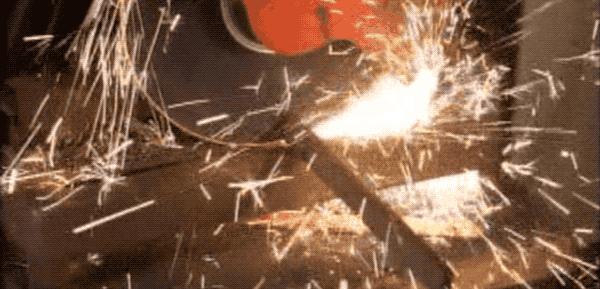 马为什么要钉马蹄铁,给马钉马蹄铁的视频